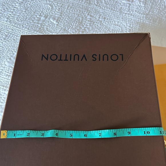 Louis Vuitton Box and Dust Bag Set in Tan and Cream - Picture 12 of 16